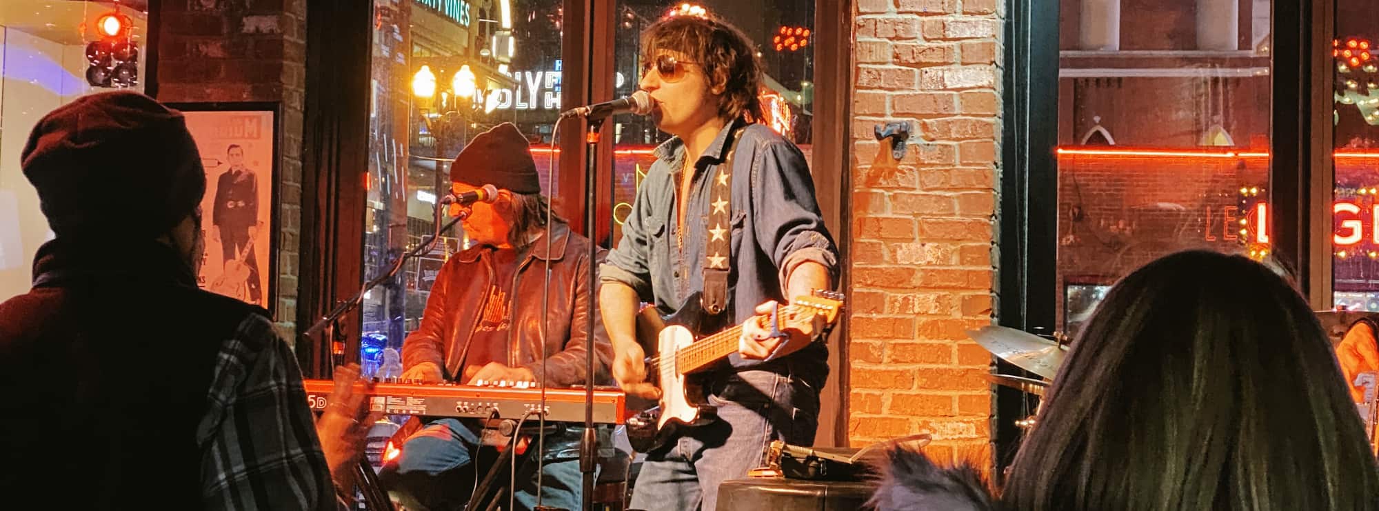 bar singer on guitar in Shreveport
